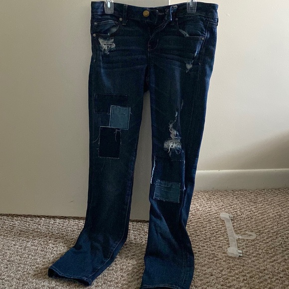 American Eagle Distressed Jeans w/ patches - Picture 2 of 8